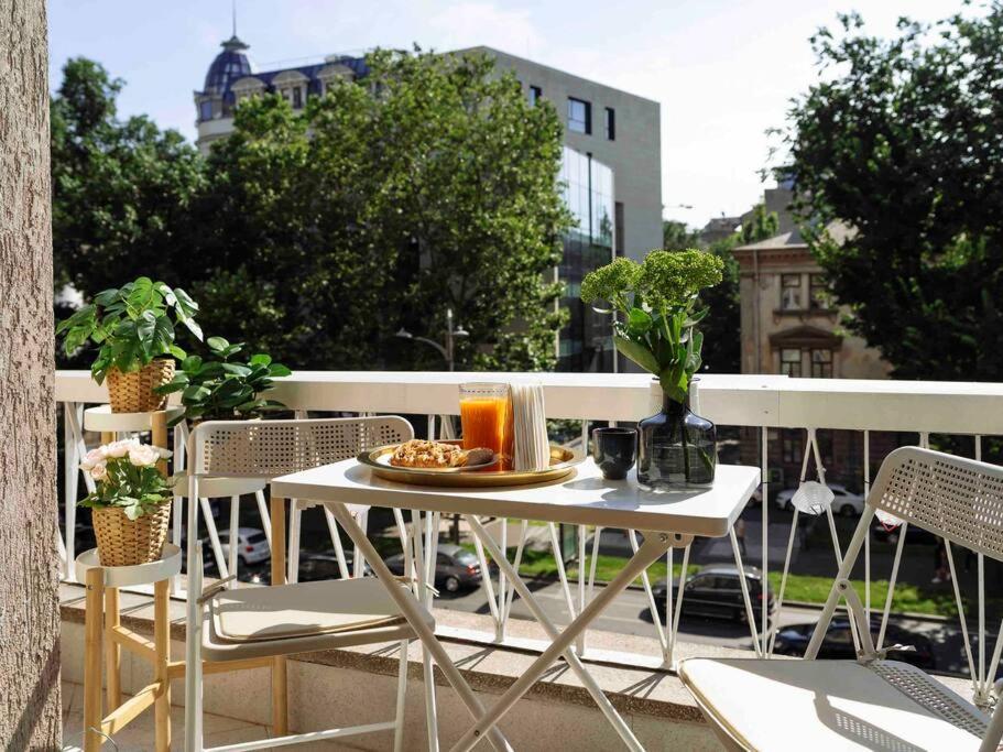 Bright 2Br Apartment - Top Location - City Balcony Bucharest Exterior photo