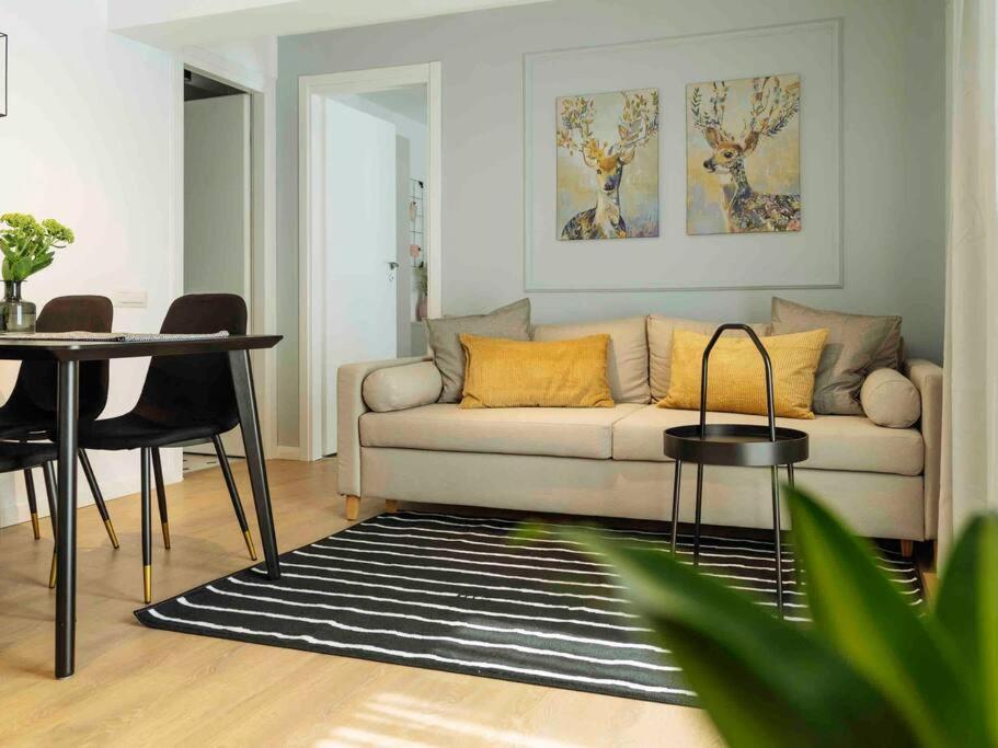 Bright 2Br Apartment - Top Location - City Balcony Bucharest Exterior photo